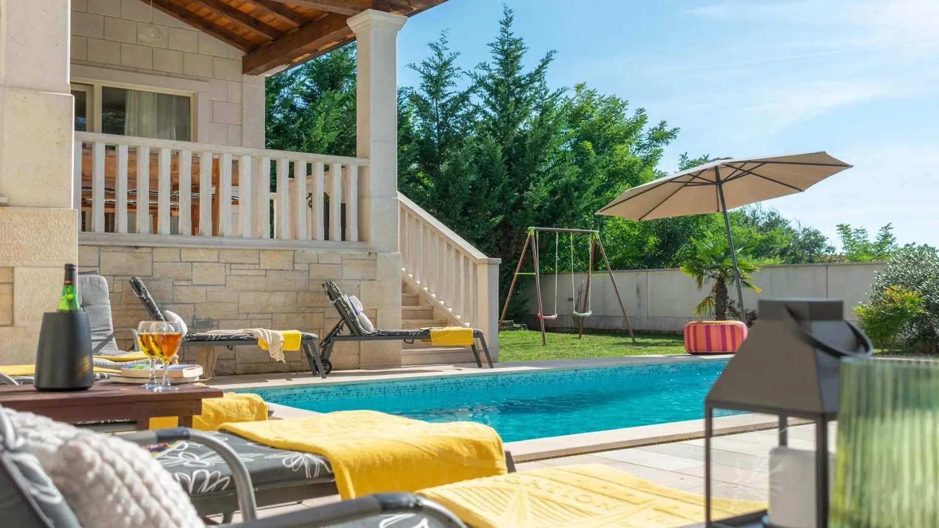 Hohe Lage, Eingezaeunter Hof, Panoramablick Villa Tinjan 0*,  Hırvatistan