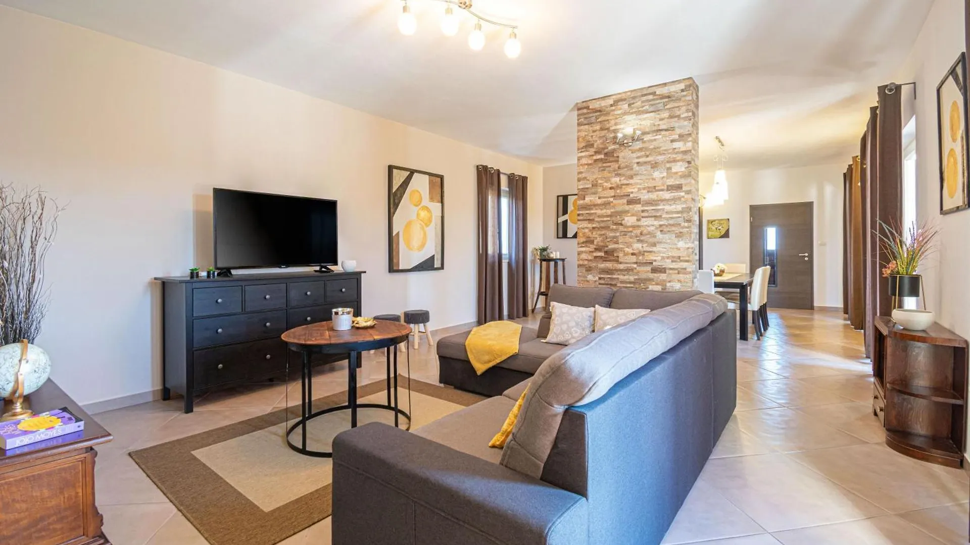 Tatil Evi Hohe Lage, Eingezaeunter Hof, Panoramablick Villa Tinjan