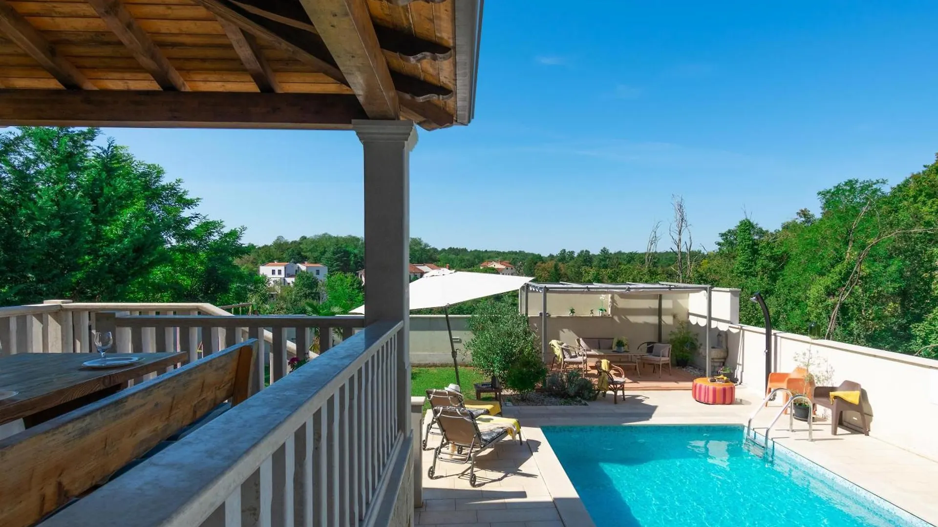 Tatil Evi Hohe Lage, Eingezaeunter Hof, Panoramablick Villa Tinjan