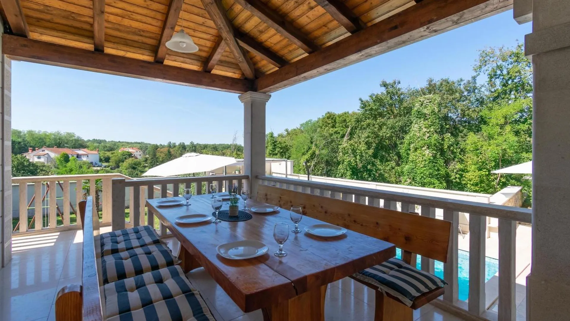 Dom wakacyjny Willa Hohe Lage, Eingezaeunter Hof, Panoramablick Tinjan